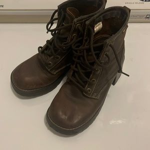 Y2K Sketchers platform boots